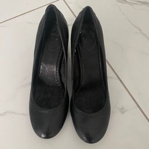 Frye Black Carson Pump Size 8